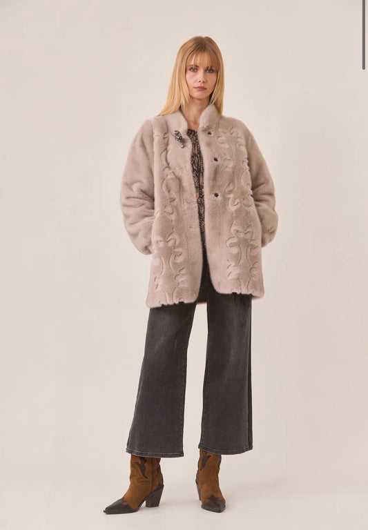 Casaco cinza pêlo trabalhado  YH.Zinnia