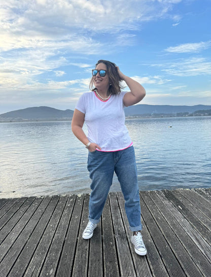 Tshirt branca com remates lima néon