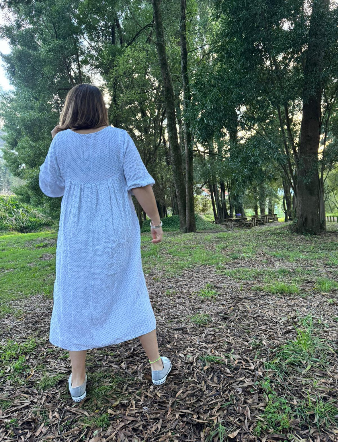 Vestido midi rosa com pintinhas brancas