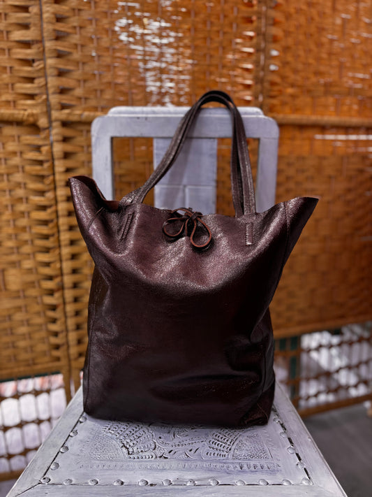 Shopping bag castanha em pele metalizada
