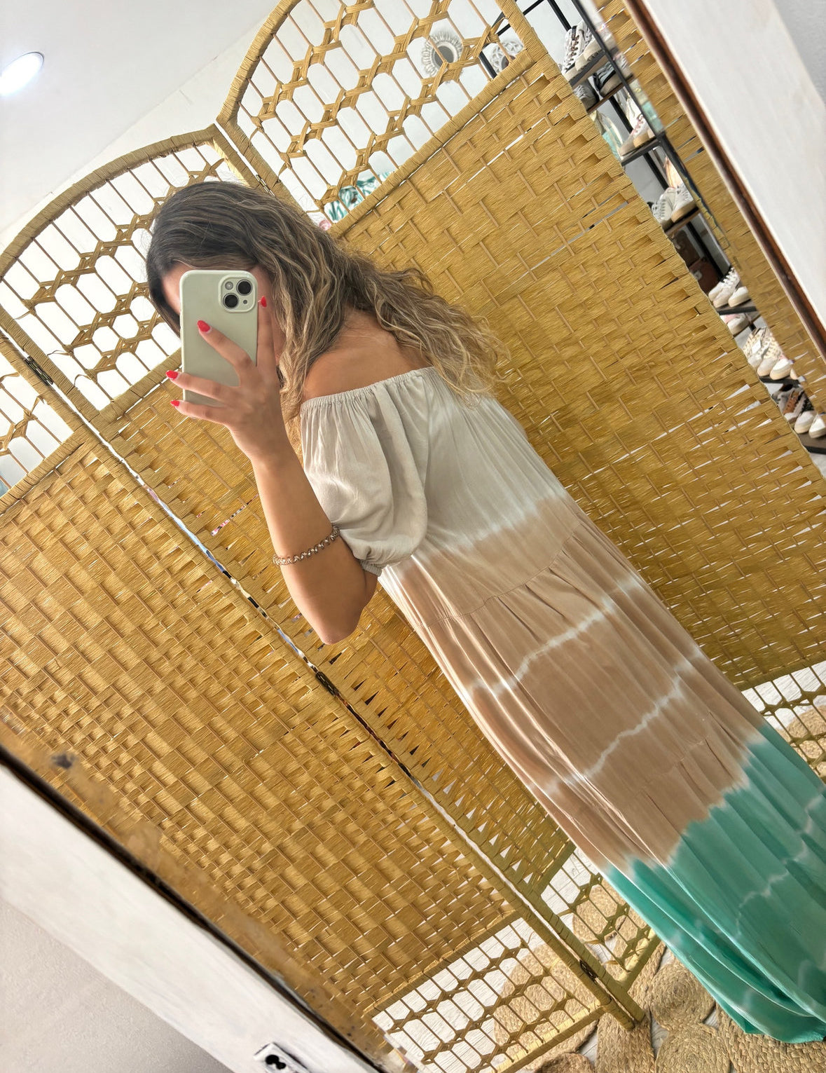 Vestido tie dye azul/verde/rosa escuro com elástico ombros