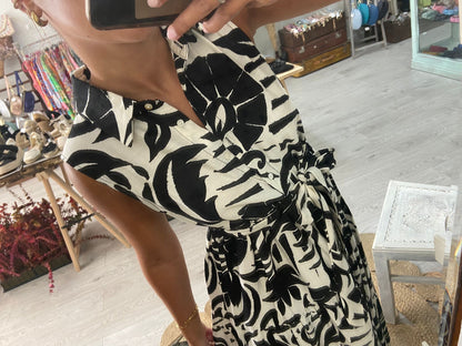 Vestido estampado flores pretas