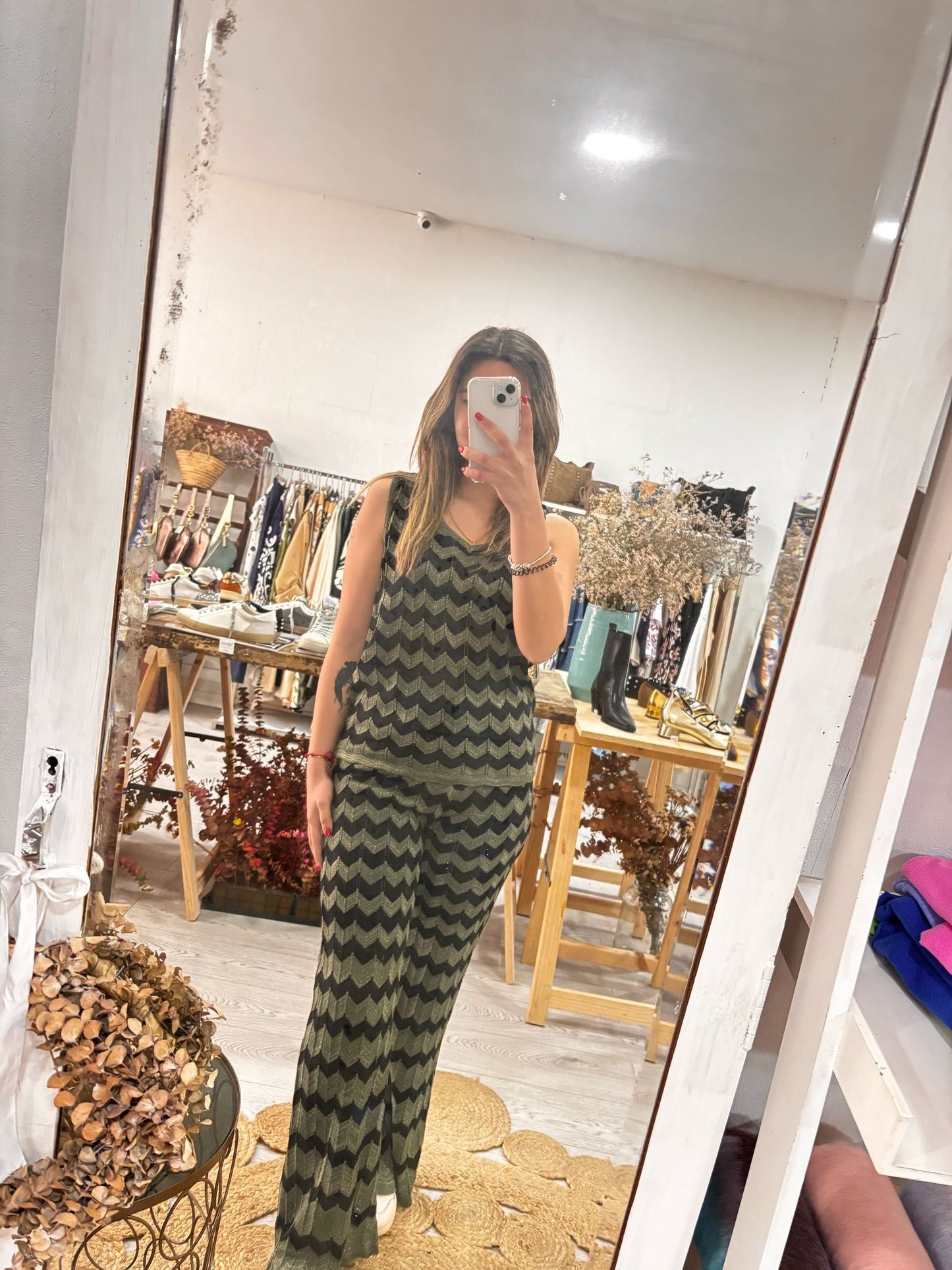 Top zig zag preto e verde