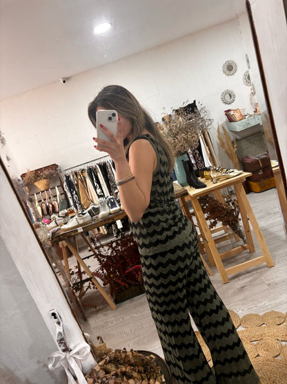 Top zig zag preto e verde