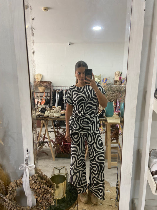 Conjunto túnica e calças estampado preto/branco