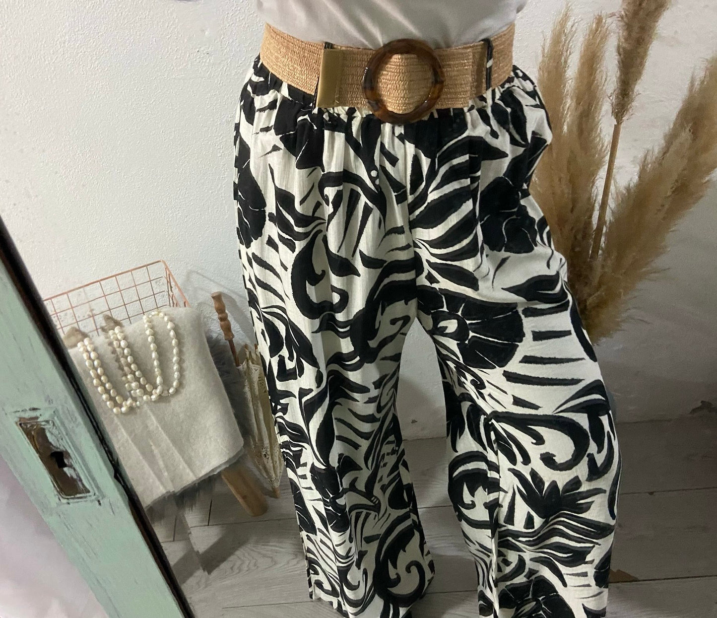 Pantalonas estampado branco e verde com cinto