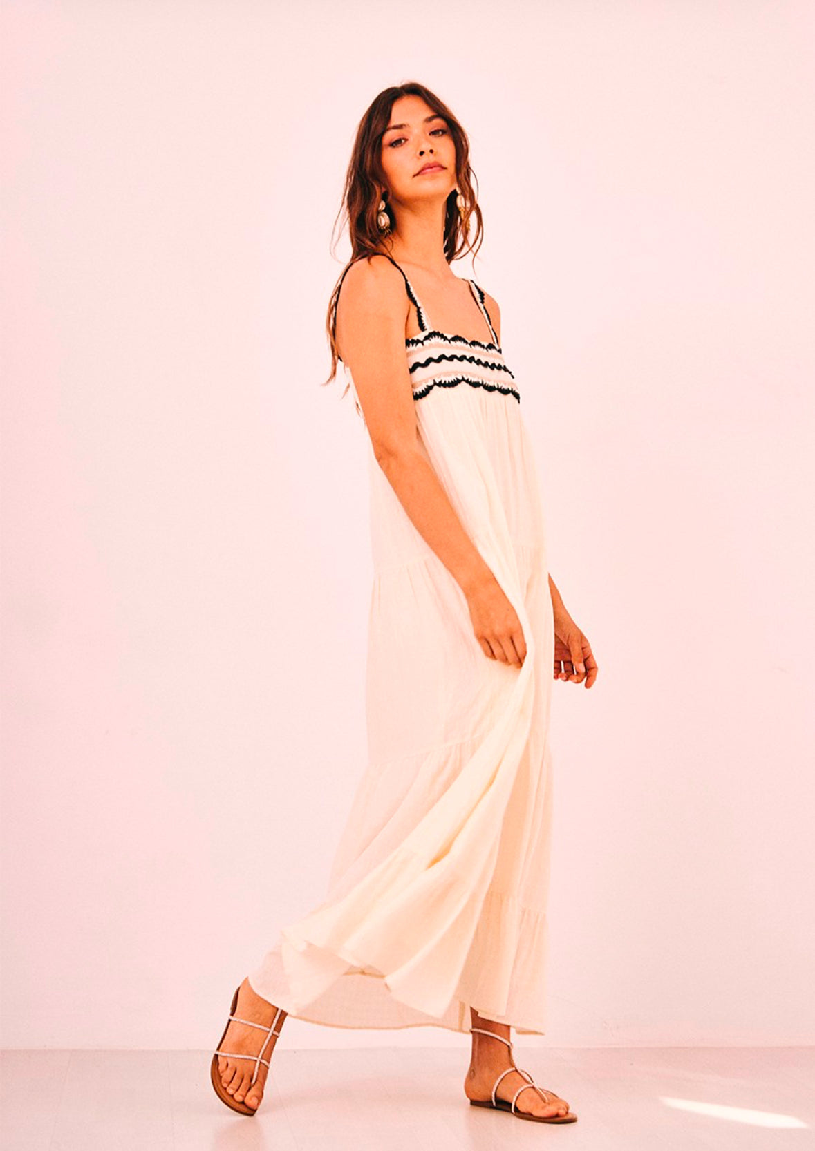 Vestido marfim com bordado no peito HJ.Nakara