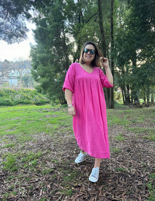 Vestido midi rosa com pintinhas brancas