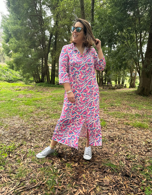 Vestido camiseiro estampado rosa e azul malha fria
