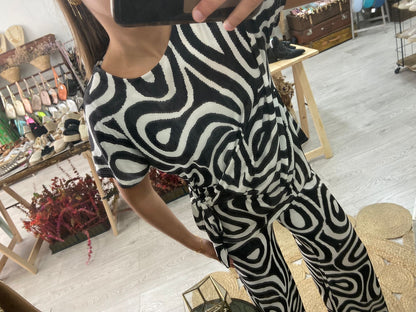 Conjunto túnica e calças estampado preto/branco