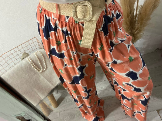 Pantalonas estampado de flores laranja e azul com cinto