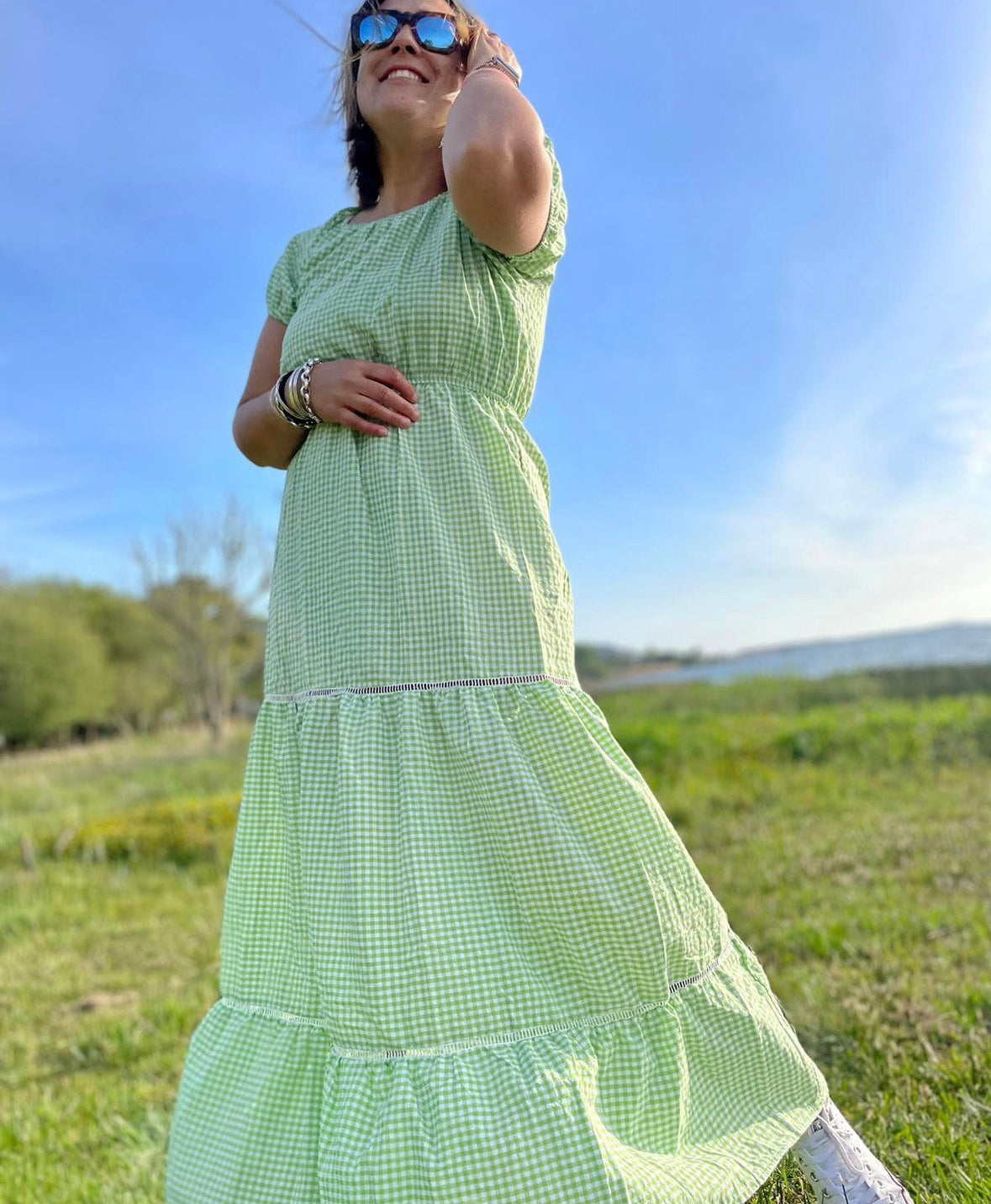 Vestido vichy cinzento e branco com elástico ombros