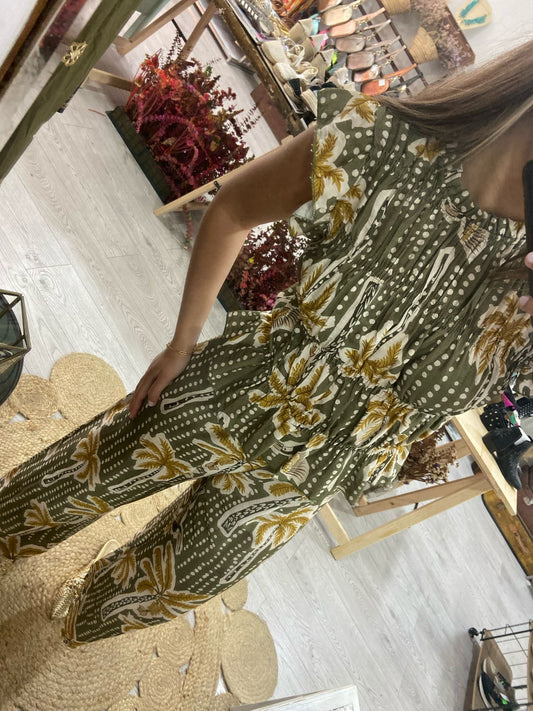 Conjunto tropical verde top e calças