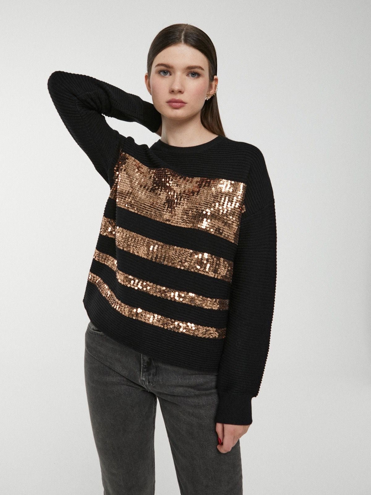 Camisola preta canelada com lantejoulas bronze às riscas