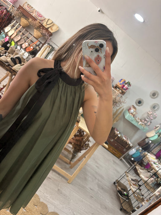 Vestido cetim caqui com laço preto