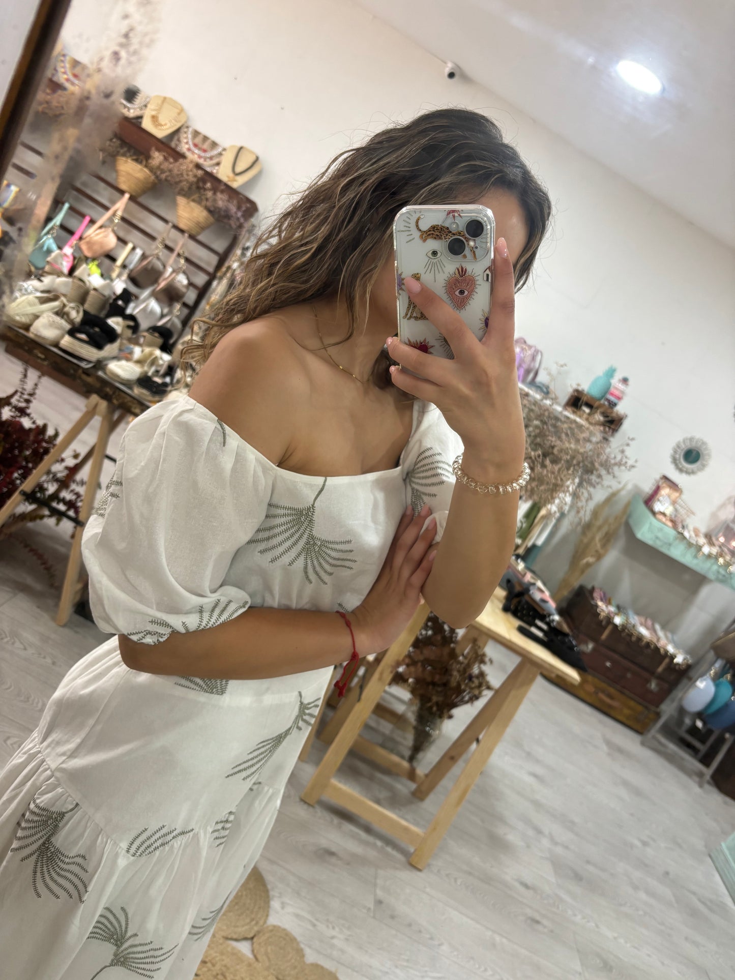 Vestido branco folhas verdes