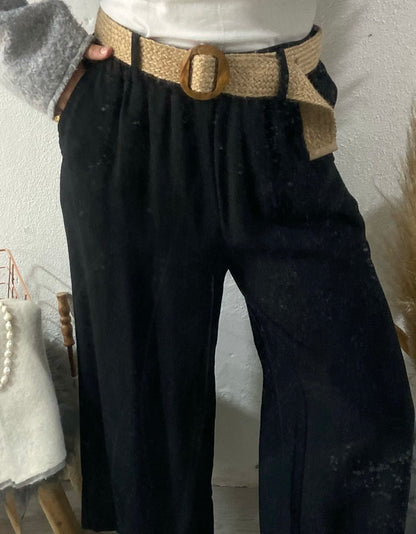 Pantalones fluidos color caqui con cinturón