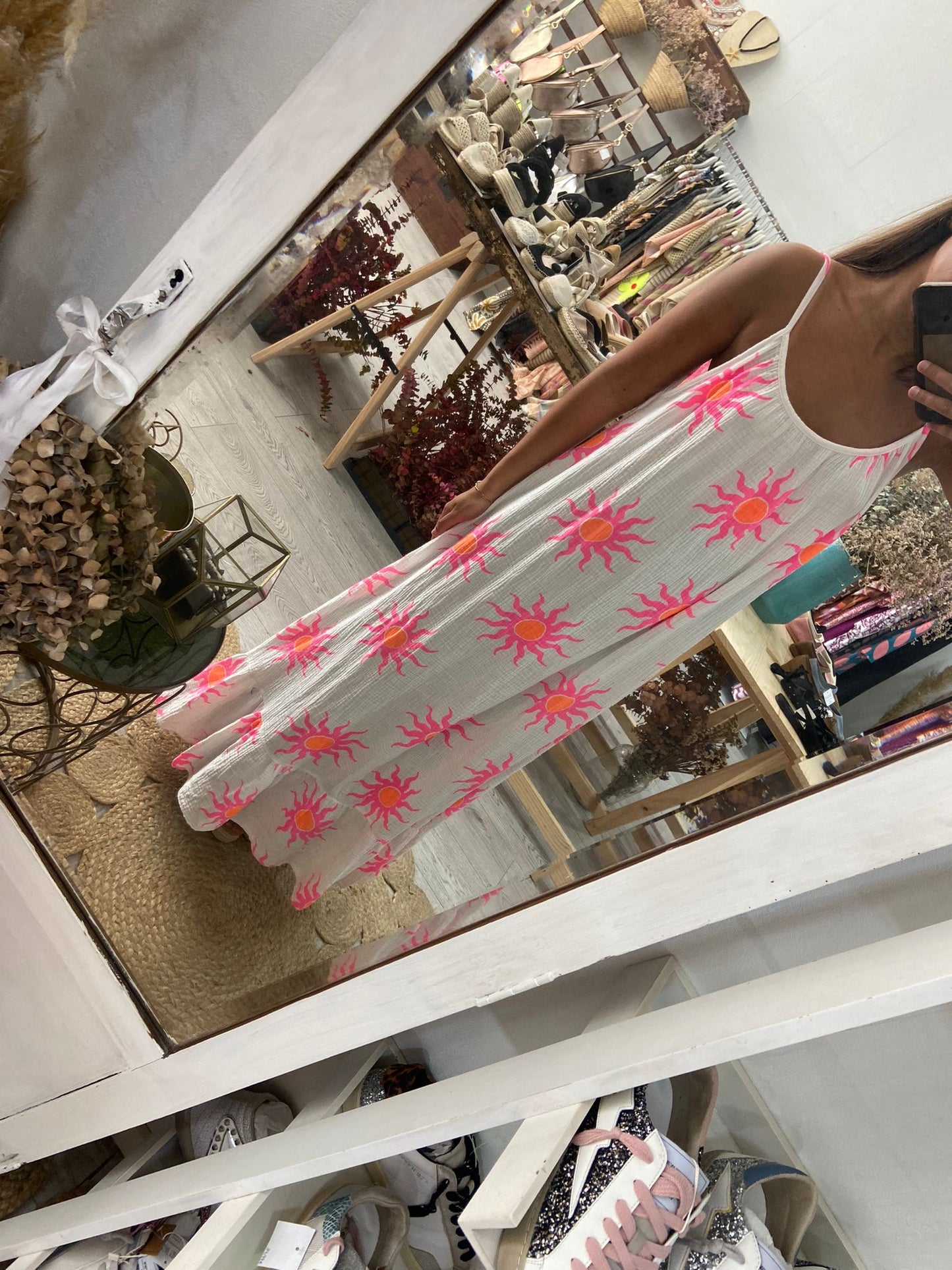 Vestido bege com sol rosa/laranja