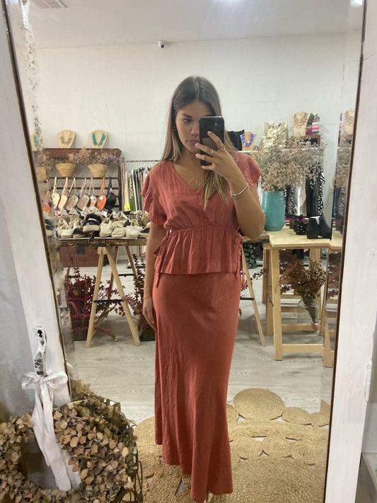 Conjunto top e saia tijolo