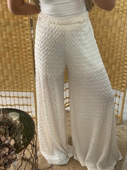 Pantalones palazzo texturizados de color crema
