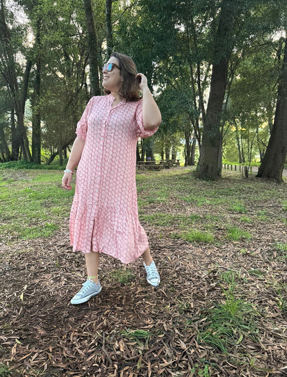 Vestido camiseiro midi florido azul claro