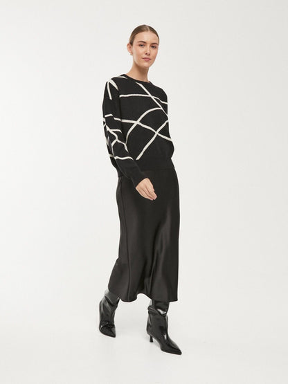 Camisola preta com riscas brancas