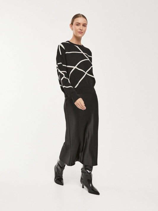 Camisola preta com riscas brancas