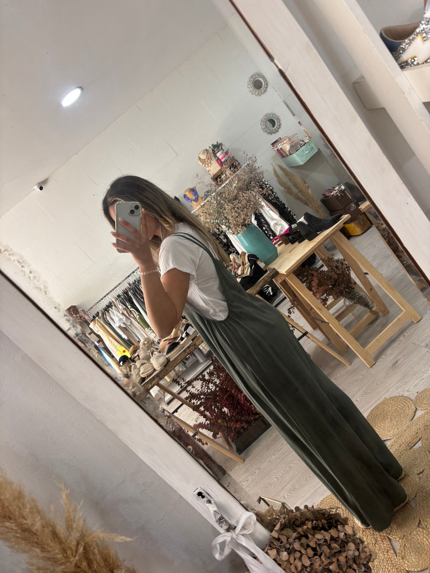 Conjunto tshirt e macacão caqui oversized