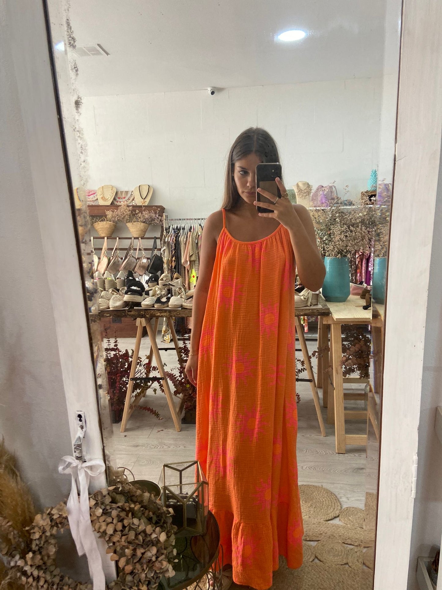 Vestido bege com sol rosa/laranja