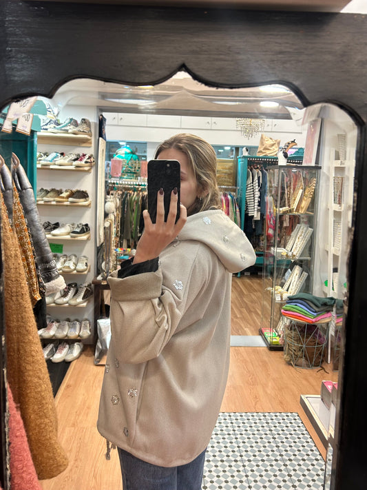 Casaco bege com brilhantes