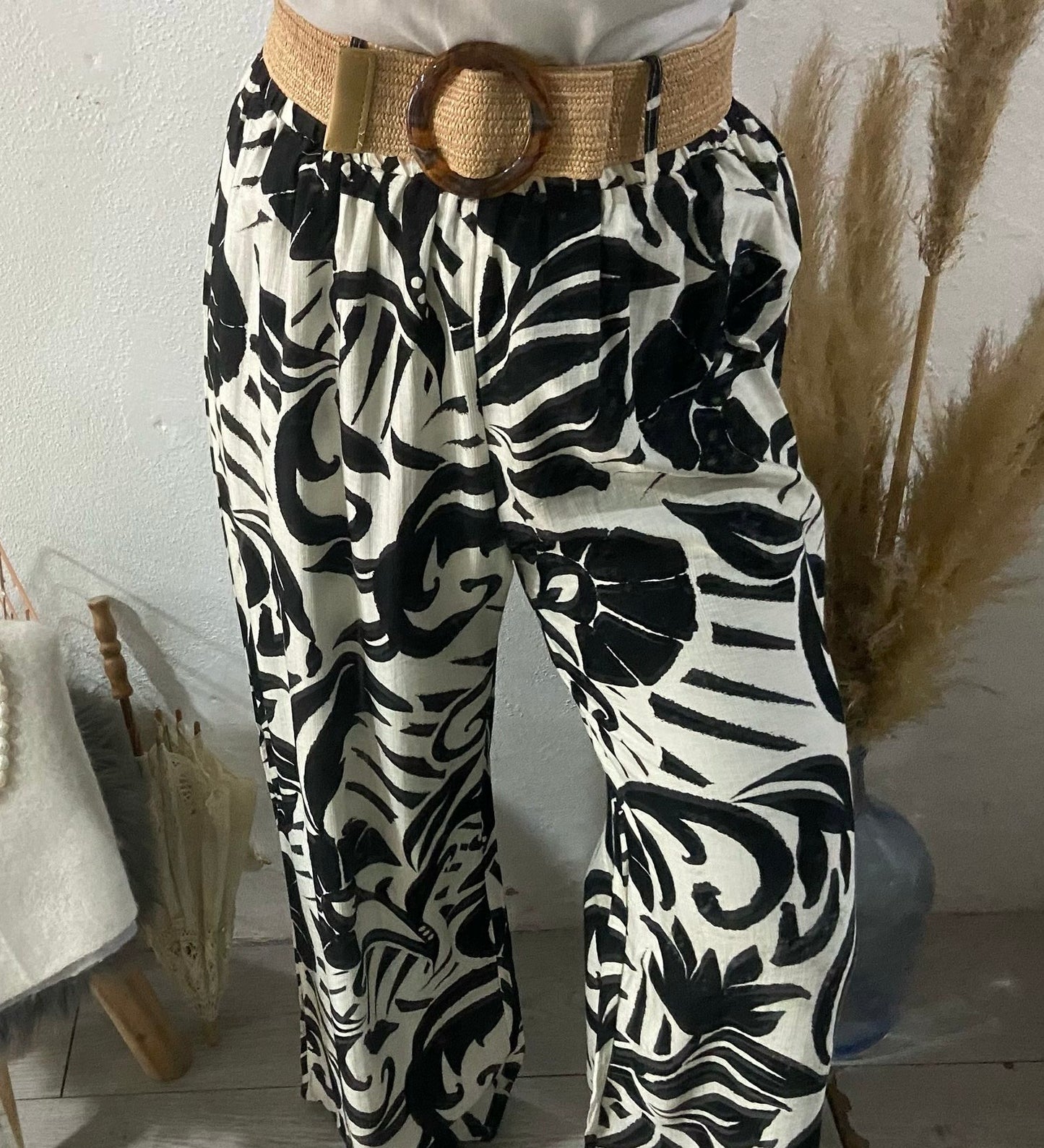 Pantalonas estampado branco e verde com cinto