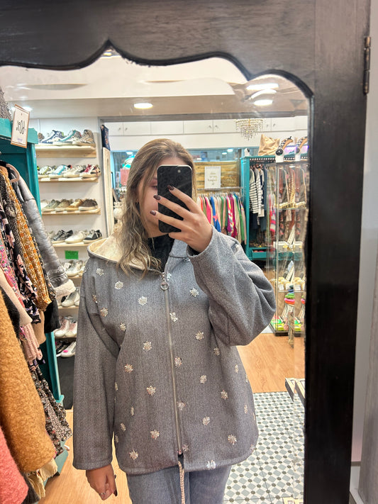 Casaco cinza com brilhantes