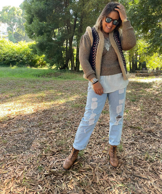 Colete preto bordado com pêlo CS.GAVI