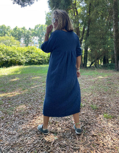 Vestido midi rosa com pintinhas brancas