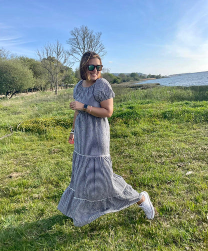 Vestido vichy cinzento e branco com elástico ombros